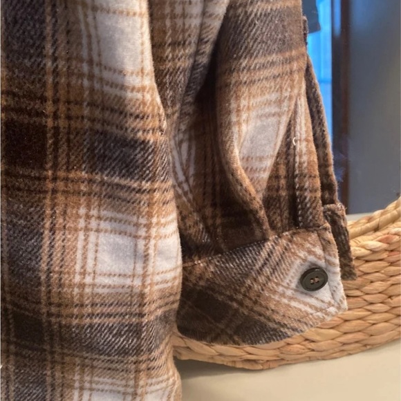 Revolve Plaid Shirt Jacket- S - Picture 5 of 9